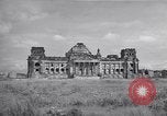 Immagine di La Porta di Brandeburgo Berlino Germania, 1952, secondo 57 filmato di repertorio 65675041181