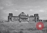 Immagine di La Porta di Brandeburgo Berlino Germania, 1952, secondo 58 filmato di repertorio 65675041181