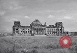 Immagine di La Porta di Brandeburgo Berlino Germania, 1952, secondo 59 filmato di repertorio 65675041181