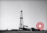 Standbild Bohrungen nach Öl Iran, 1957, aus Sekunde 5 historischem Filmmaterial Videoclip 65675041197
