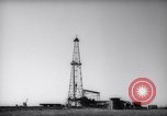 Standbild Bohrungen nach Öl Iran, 1957, aus Sekunde 6 historischem Filmmaterial Videoclip 65675041197