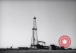 Standbild Bohrungen nach Öl Iran, 1957, aus Sekunde 8 historischem Filmmaterial Videoclip 65675041197