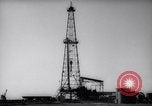 Standbild Bohrungen nach Öl Iran, 1957, aus Sekunde 16 historischem Filmmaterial Videoclip 65675041197