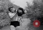 Standbild Skelett von Mammut Kewanee Illinois United States USA, 1933, aus Sekunde 39 historischem Filmmaterial Videoclip 65675041252