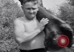 Standbild Skelett von Mammut Kewanee Illinois United States USA, 1933, aus Sekunde 42 historischem Filmmaterial Videoclip 65675041252
