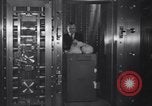 Image Des mesures de sécurité de la banque contre les voleurs de banque gangster Chicago Illinois USA, 1935, de la seconde 9 séquences d'archives historiques vidéo 65675041275