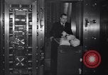 Image Des mesures de sécurité de la banque contre les voleurs de banque gangster Chicago Illinois USA, 1935, de la seconde 11 séquences d'archives historiques vidéo 65675041275