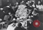 Immagine di Baby scimpanzé Londra Inghilterra Regno Unito, 1936, secondo 29 filmato di repertorio 65675041290