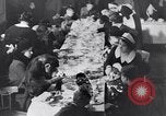 Immagine di Baby scimpanzé Londra Inghilterra Regno Unito, 1936, secondo 30 filmato di repertorio 65675041290