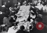 Immagine di Baby scimpanzé Londra Inghilterra Regno Unito, 1936, secondo 31 filmato di repertorio 65675041290