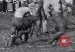 Immagine di Il fango wrestling Los Angeles California USA, 1936, secondo 27 filmato di repertorio 65675041292