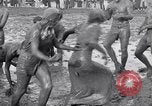 Immagine di Il fango wrestling Los Angeles California USA, 1936, secondo 49 filmato di repertorio 65675041292