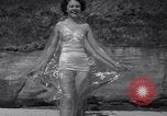 Image de bain de soleil Del Monte California USA, 1936, de la seconde 16 séquences d'archives historiques vidéo 65675041305