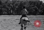 Standbild Pet mule Maricopa County Arizona USA, 1936, aus Sekunde 41 historischem Filmmaterial Videoclip 65675041307