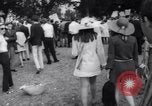 Image Les hippies lors d'une manifestation London England Royaume-Uni, 1967, de la seconde 7 séquences d'archives historiques vidéo 65675041331