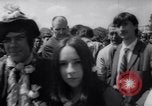 Image Les hippies lors d'une manifestation London England Royaume-Uni, 1967, de la seconde 9 séquences d'archives historiques vidéo 65675041331