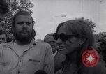 Image Les hippies lors d'une manifestation London England Royaume-Uni, 1967, de la seconde 32 séquences d'archives historiques vidéo 65675041331