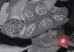 Immagine di Accessori moda Londra Inghilterra Regno Unito, 1967, secondo 17 filmato di repertorio 65675041333