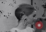 Immagine di Accessori moda Londra Inghilterra Regno Unito, 1967, secondo 44 filmato di repertorio 65675041333