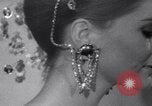 Immagine di Accessori moda Londra Inghilterra Regno Unito, 1967, secondo 48 filmato di repertorio 65675041333