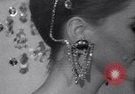 Immagine di Accessori moda Londra Inghilterra Regno Unito, 1967, secondo 49 filmato di repertorio 65675041333