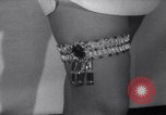 Immagine di Accessori moda Londra Inghilterra Regno Unito, 1967, secondo 61 filmato di repertorio 65675041333