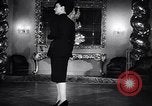 Standbild Modelle Barcelona Spanien, 1947, aus Sekunde 6 historischem Filmmaterial Videoclip 65675041345