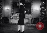 Standbild Modelle Barcelona Spanien, 1947, aus Sekunde 11 historischem Filmmaterial Videoclip 65675041345