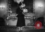 Standbild Modelle Barcelona Spanien, 1947, aus Sekunde 19 historischem Filmmaterial Videoclip 65675041345