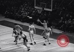 Standbild Basketball New York United States USA, 1947, aus Sekunde 17 historischem Filmmaterial Videoclip 65675041346