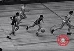 Standbild Basketball New York United States USA, 1947, aus Sekunde 21 historischem Filmmaterial Videoclip 65675041346