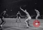 Standbild Basketball New York United States USA, 1947, aus Sekunde 24 historischem Filmmaterial Videoclip 65675041346