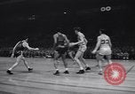 Standbild Basketball New York United States USA, 1947, aus Sekunde 26 historischem Filmmaterial Videoclip 65675041346