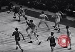Standbild Basketball New York United States USA, 1947, aus Sekunde 27 historischem Filmmaterial Videoclip 65675041346