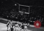 Standbild Basketball New York United States USA, 1947, aus Sekunde 30 historischem Filmmaterial Videoclip 65675041346