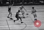 Standbild Basketball New York United States USA, 1947, aus Sekunde 60 historischem Filmmaterial Videoclip 65675041346