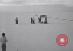 Standbild Goldie Gardner Bonneville Salt Flats Utah USA, 1951, aus Sekunde 32 historischem Filmmaterial Videoclip 65675041351