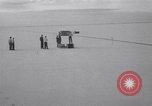 Standbild Goldie Gardner Bonneville Salt Flats Utah USA, 1951, aus Sekunde 33 historischem Filmmaterial Videoclip 65675041351