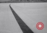 Standbild Goldie Gardner Bonneville Salt Flats Utah USA, 1951, aus Sekunde 41 historischem Filmmaterial Videoclip 65675041351