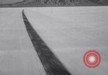 Standbild Goldie Gardner Bonneville Salt Flats Utah USA, 1951, aus Sekunde 43 historischem Filmmaterial Videoclip 65675041351