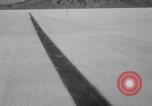 Standbild Goldie Gardner Bonneville Salt Flats Utah USA, 1951, aus Sekunde 45 historischem Filmmaterial Videoclip 65675041351