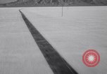 Standbild Goldie Gardner Bonneville Salt Flats Utah USA, 1951, aus Sekunde 46 historischem Filmmaterial Videoclip 65675041351