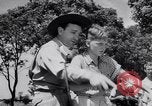 Standbild australischen bull-Peitsche Australien, 1951, aus Sekunde 13 historischem Filmmaterial Videoclip 65675041352