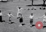Standbild australischen bull-Peitsche Australien, 1951, aus Sekunde 16 historischem Filmmaterial Videoclip 65675041352