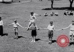 Standbild australischen bull-Peitsche Australien, 1951, aus Sekunde 17 historischem Filmmaterial Videoclip 65675041352