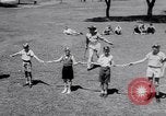 Standbild australischen bull-Peitsche Australien, 1951, aus Sekunde 20 historischem Filmmaterial Videoclip 65675041352