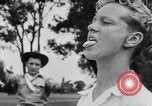 Standbild australischen bull-Peitsche Australien, 1951, aus Sekunde 45 historischem Filmmaterial Videoclip 65675041352
