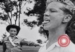 Standbild australischen bull-Peitsche Australien, 1951, aus Sekunde 48 historischem Filmmaterial Videoclip 65675041352