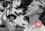 Standbild australischen bull-Peitsche Australien, 1951, aus Sekunde 51 historischem Filmmaterial Videoclip 65675041352