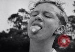 Standbild australischen bull-Peitsche Australien, 1951, aus Sekunde 61 historischem Filmmaterial Videoclip 65675041352